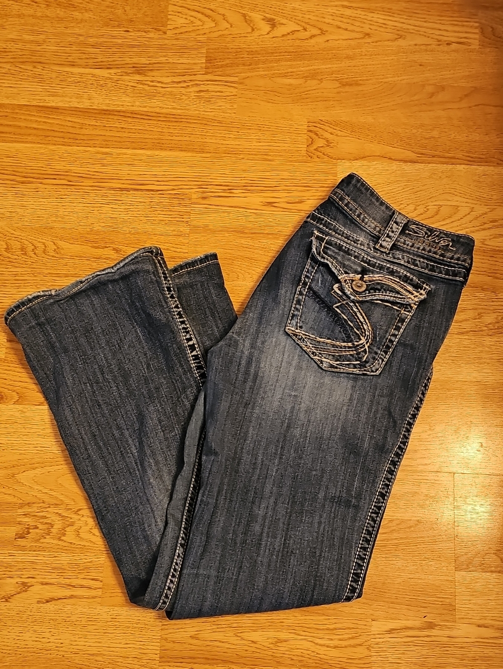 Silver Jeans Women's Dark Blue Bootcut Jeans with Embroidered Back Pocket